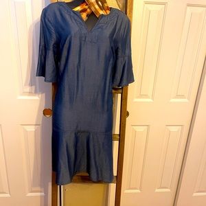 Banana Republic Denim Dress Size 0; Very classy!